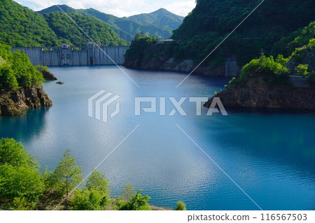 The Shimagawa Dam embankment and the surface of Lake Okushima 116567503