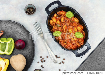 Roast potatoes and ground turkey. 116021070