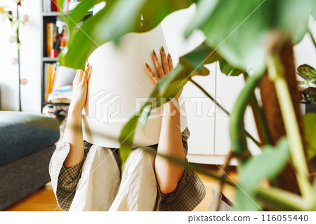 transplanting monstera into large flowerpot at home 116055440