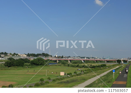 A view of the field on the banks of the Tama River near Futako Tamagawa Station 117503057