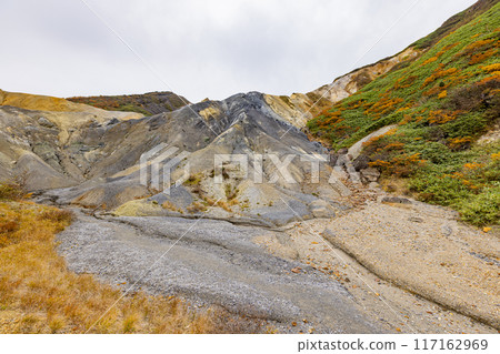 Autumn foliage scenery of Mount Akita Komagatake in Akita Prefecture 117162969