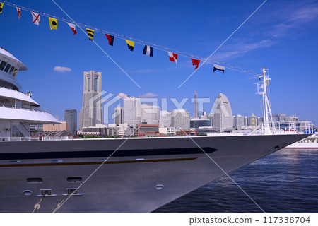 Cruise ship arriving at Yokohama Osanbashi Pier 117338704