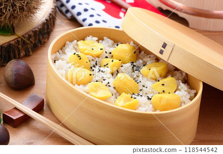 Autumn taste: Chestnut rice in a bento box 118544542