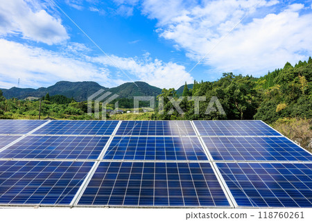 Solar panel 118760261