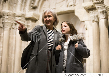 Preteen girl visiting museum of ancient sculpture her grandmother 118020998