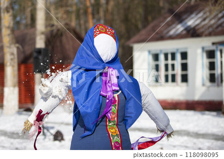 Ethnic doll for burning at the Russian holiday Maslanitsa. 118098095