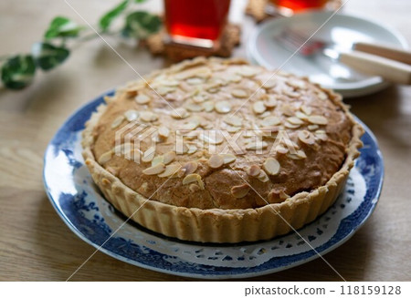 Almond tart 118159128