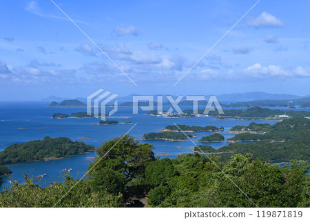 Magnificent scenery of islands and ocean: Kujukushima, Nagasaki Prefecture 119871819