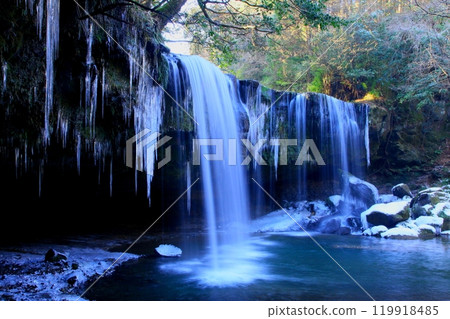 Nabegataki Falls in Winter (Oguni Town, Kumamoto Prefecture) 119918485