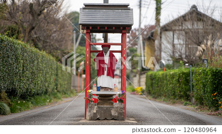 Koyama Jizo statue blocking the road 120480964