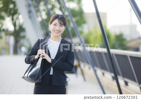 Business woman in suit 120672381