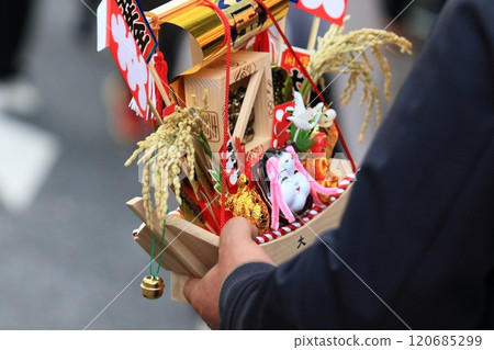 Tori-no-ichi: Auspicious rakes - A stall displaying auspicious rakes 120685299