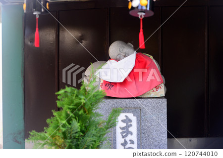 Maosama Jizo in the grounds of Ryotoku-in Temple, Fukushima, Osaka 120744010