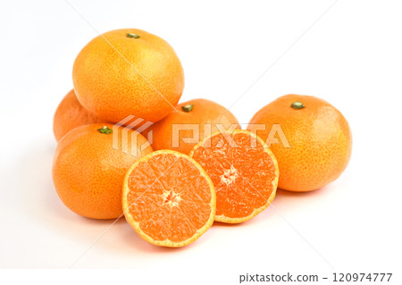 Mandarin oranges (Hana Tachibana mandarin oranges) 120974777