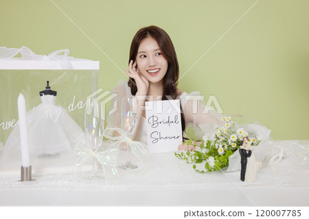 A woman in her 20s enjoying a bridal shower ahead of her wedding 120007785