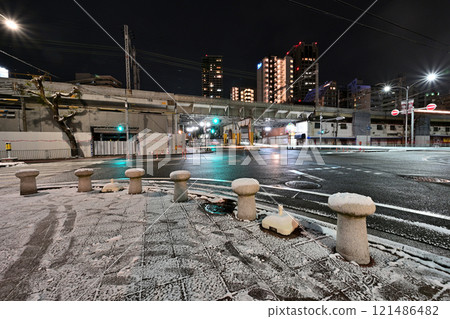 2023/01/24 A rare snow scene in Kobe city 121486482