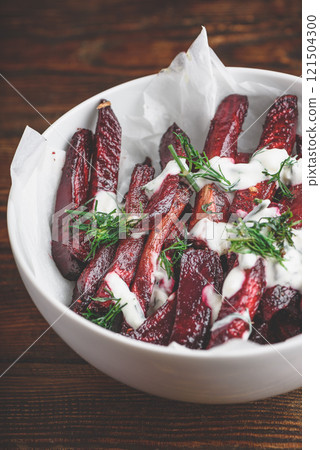 Oven baked beet with yogurt and dill dressing 121504300