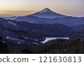 Mount Fuji at sunrise from Daibosatsurei in winter 121630813