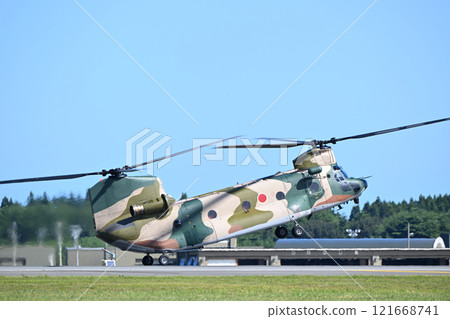 日本航空自衛隊CH-47J進行示範飛行 121668741