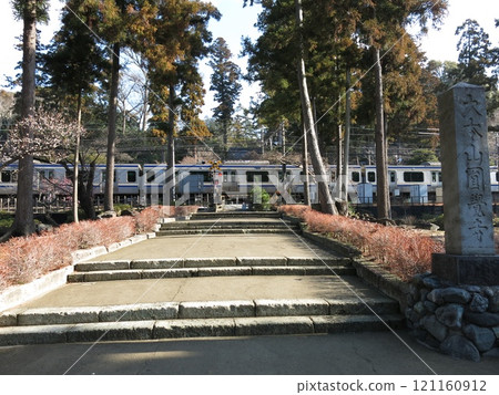 Engakuji Temple in Kamakura City where the JR Yokosuka Line crosses the approach 121160912