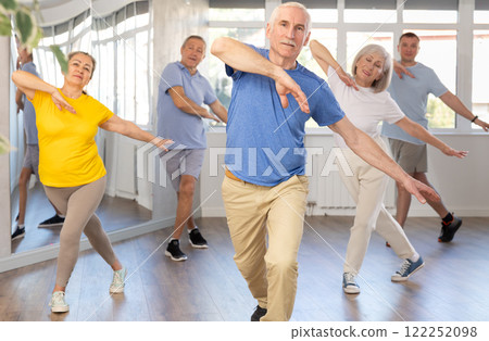 Elderly man dances modern dances in group 122252098