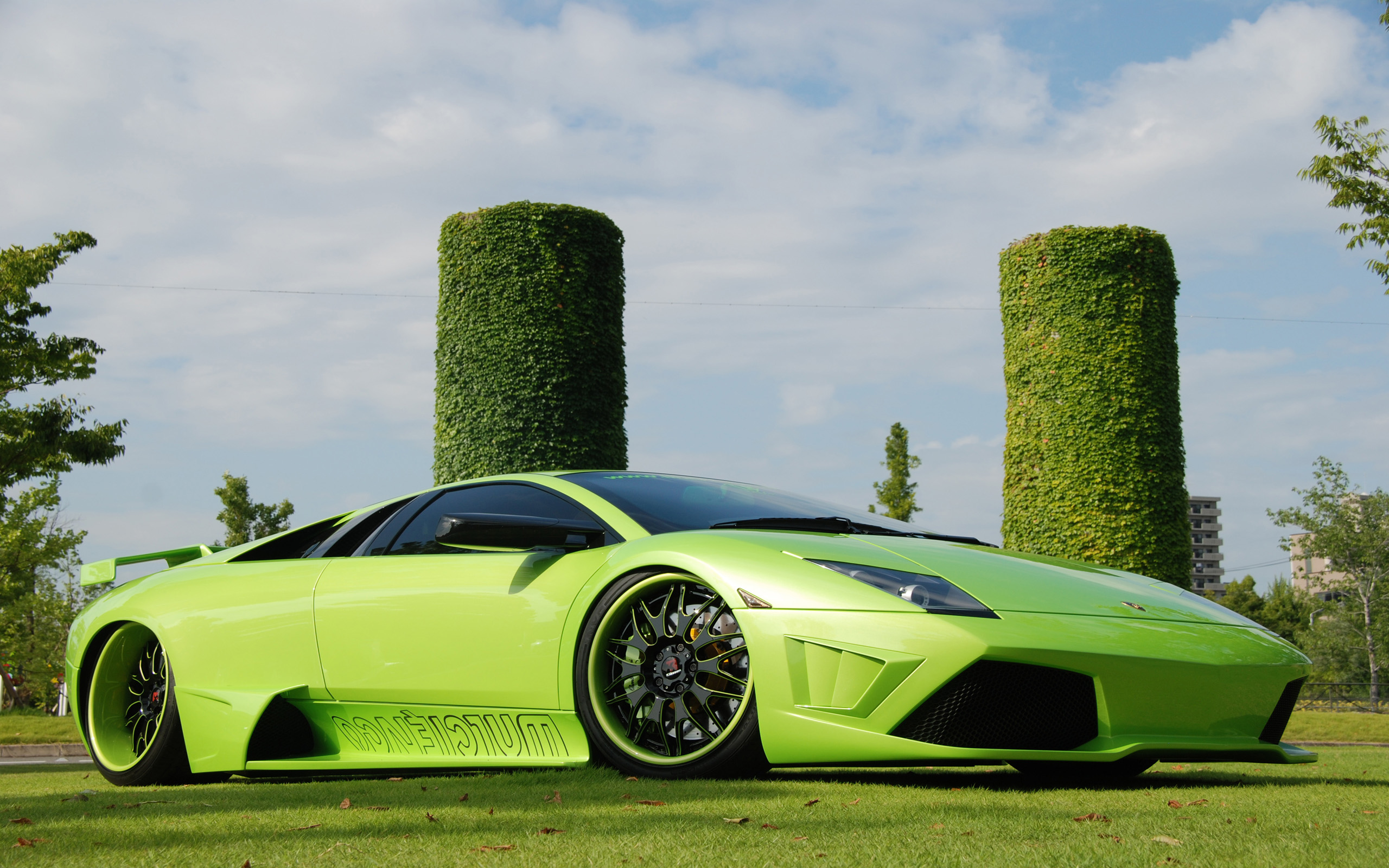 Tuning green Lambo