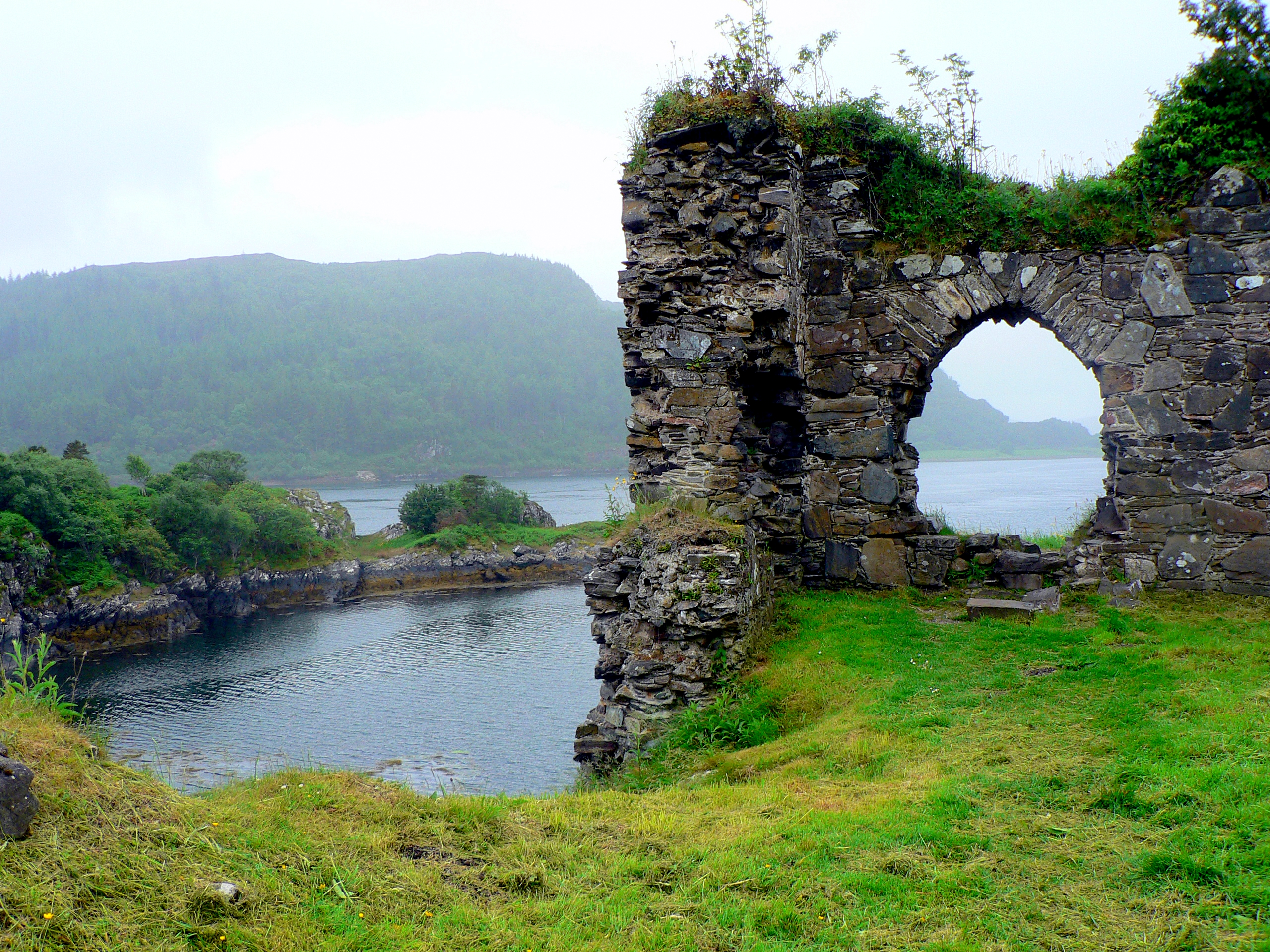 Strome Castle ruins