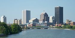 Silueta de Rochester, vista desde el puente de la calle Ford.