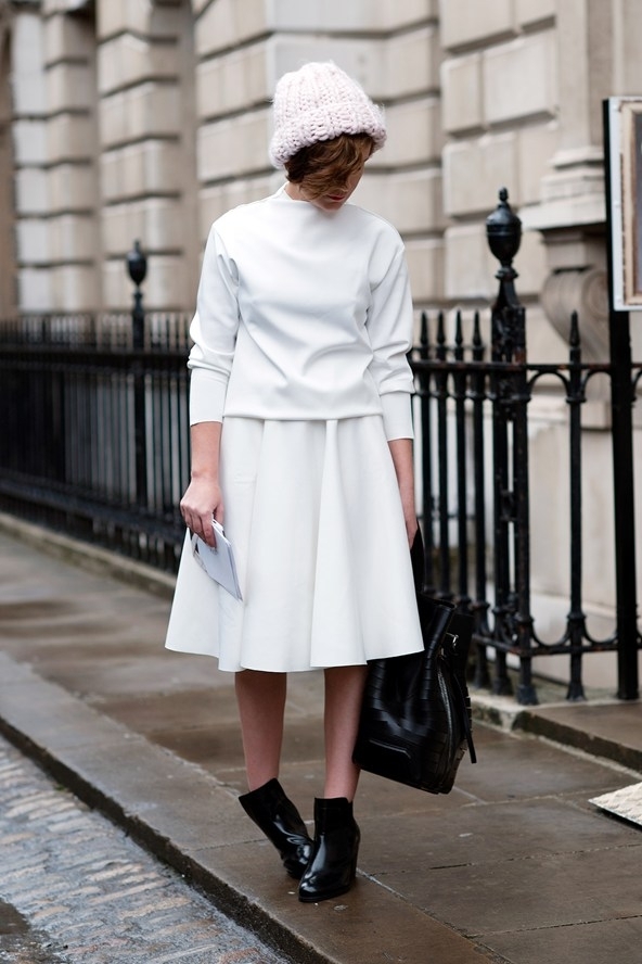 18 Sweater and Skirt Street Style Combinations