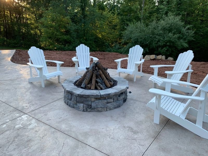 A fire pit with chairs around it