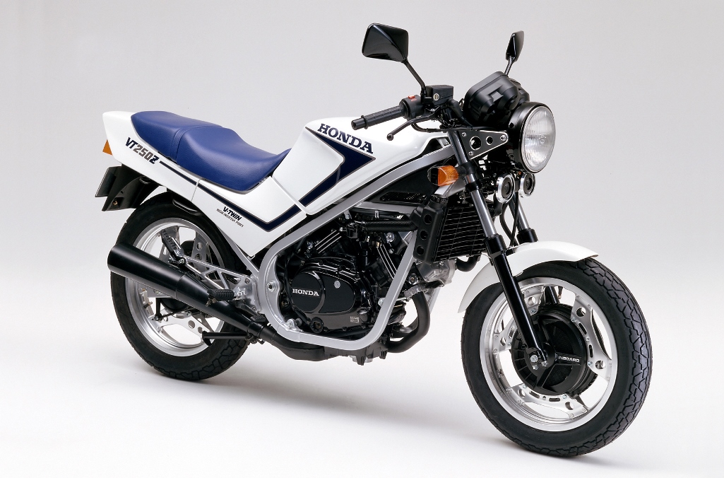 ホンダ「VTR」に特別仕様！ついでに初代「VT250F」から歴代250Vツインを復習だ！