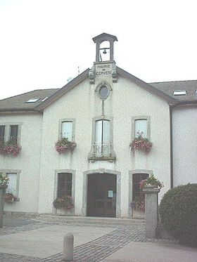 Vue de la mairie de Cervens