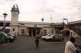 Le bâtiment de la gare. Entrée côté Condorcet