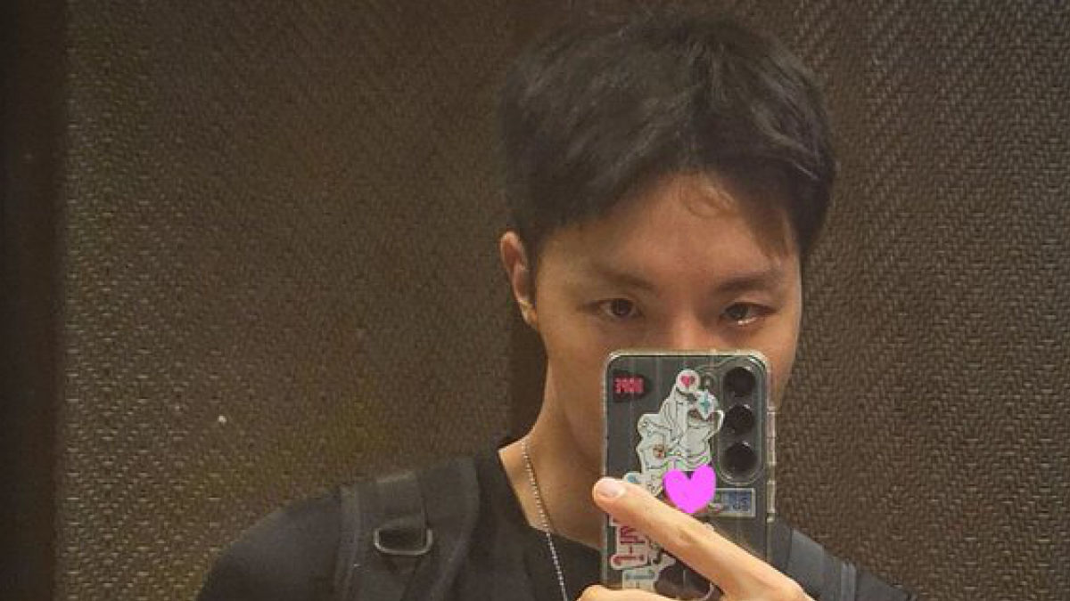 BTS J Hope shares mirror selfie as he begins 30-day countdown for military discharge