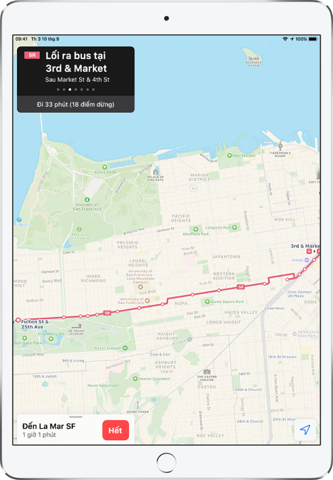 Một bản đồ lộ trình phương tiện công cộng qua San Francisco. Một thẻ lộ trình ở phía trên bên trái hiển thị hướng dẫn “Exit bus at 3rd and Market”.