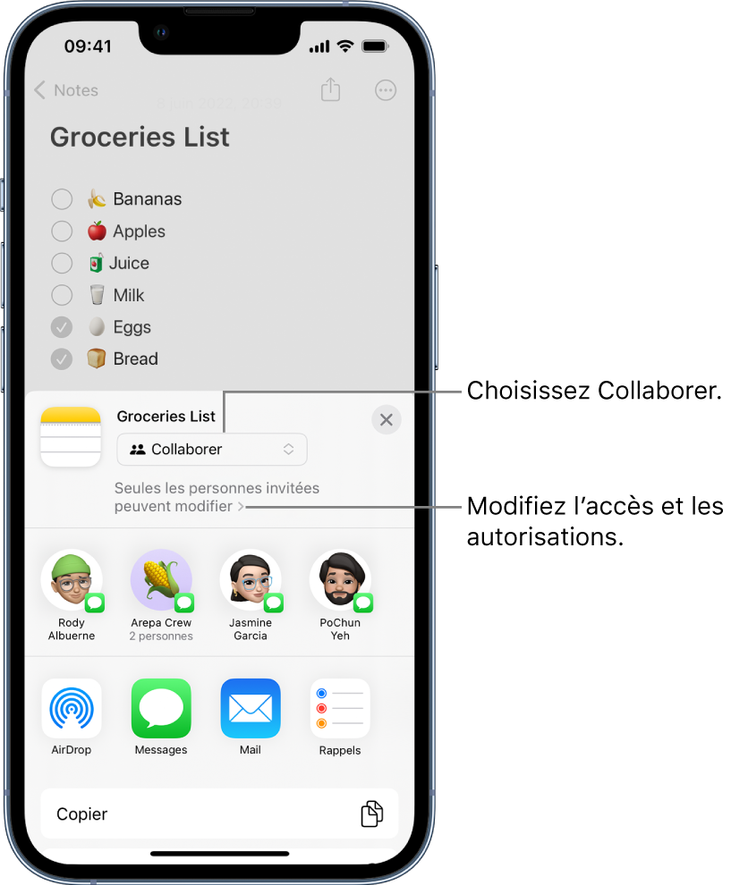Une liste de course dans Notes avec une invitation à collaborer, montrant l’option de partage Collaborer et le réglage d’accès et d’autorisation « Seules les personnes invitées ». Quatre destinataires possibles, dont un groupe de deux personnes, forment une ligne en dessous. La ligne inférieure propose différentes façons de partager la note : AirDrop, Messages, Mail et Rappels.