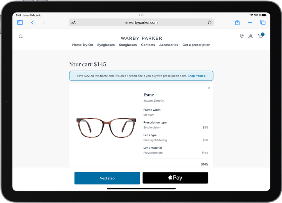 Página web en Safari con un carrito de la compra con los precios de los ítems seleccionados. El botón “Apple Pay” se encuentra abajo a la derecha.