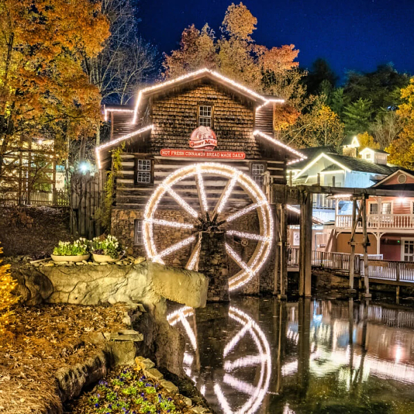 Enjoy our Stay & Play At Dollywood Parks & Resorts During Dollywood’s Smoky Mountain Christmas Presented By Humana offer