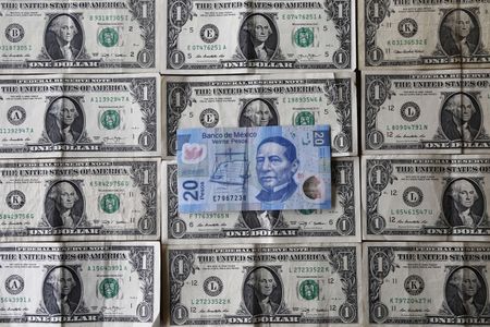 Golpe doble para el peso mexicano: Precio del dólar podría subir a 19.00 ¿por qué?