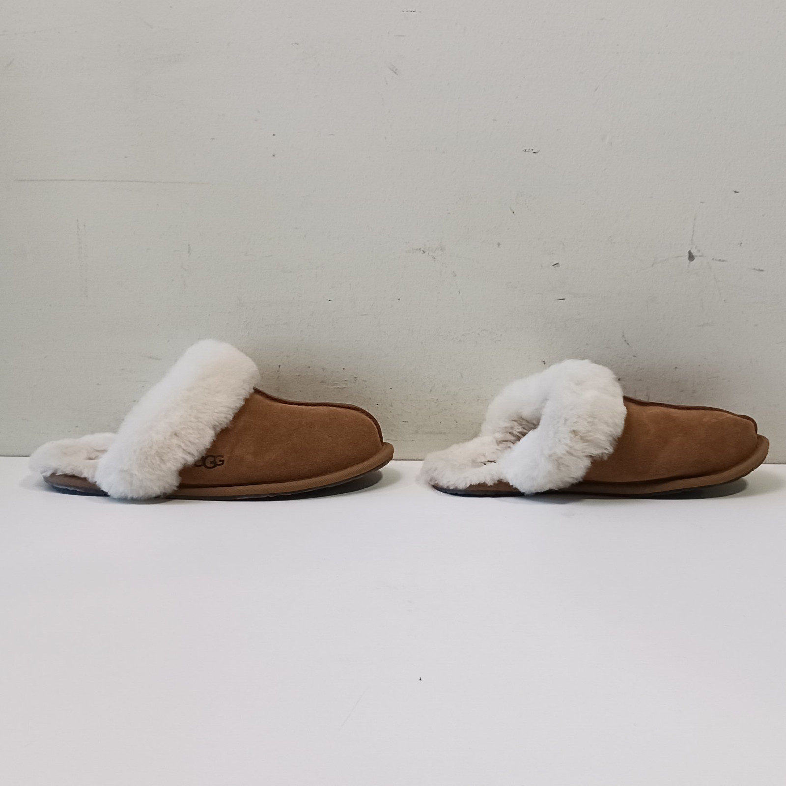 UGG Women's Scuffette II Slippers Size 8 - image 2