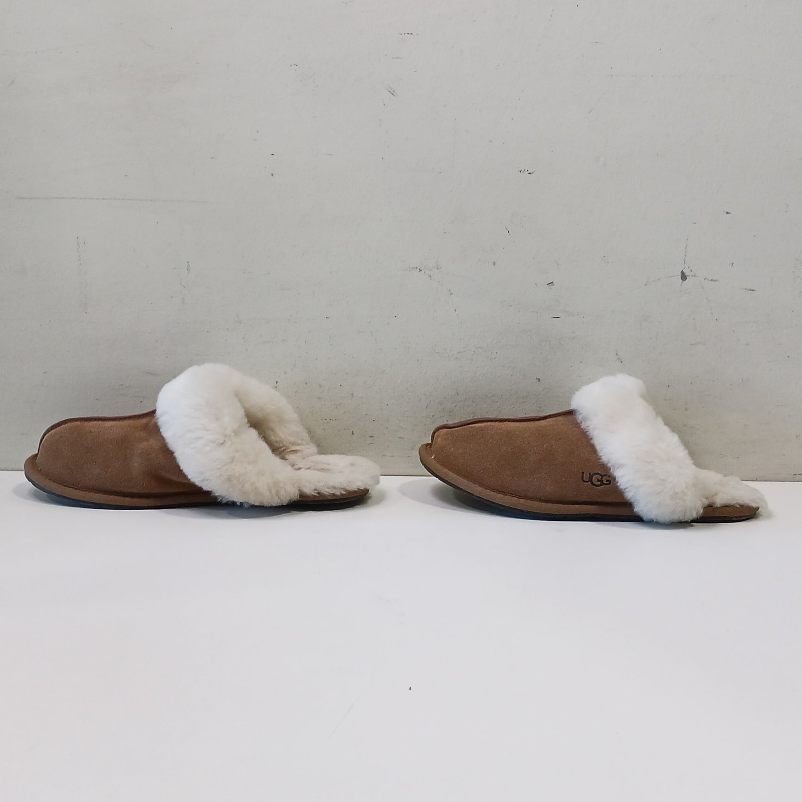 UGG Women's Scuffette II Slippers Size 8 - image 3