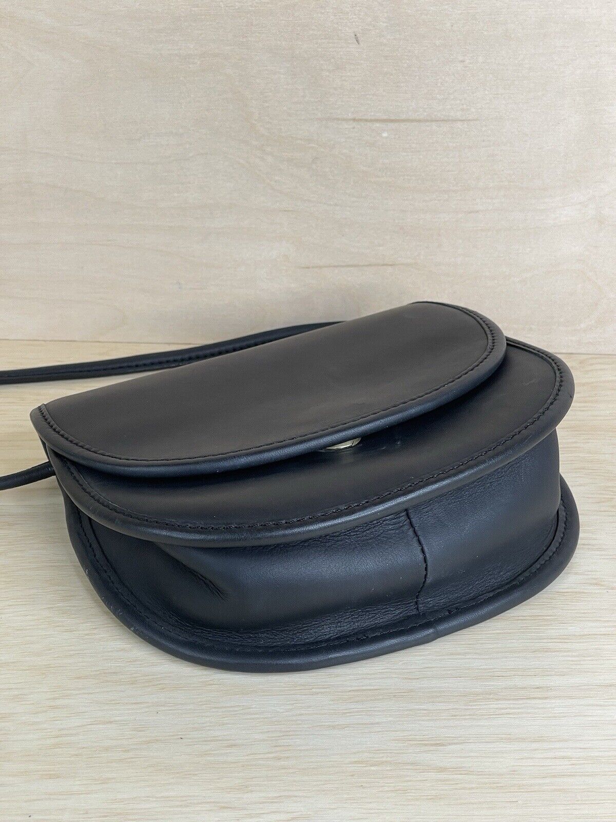 Vintage Coach Crossbody In Black Leather - image 6