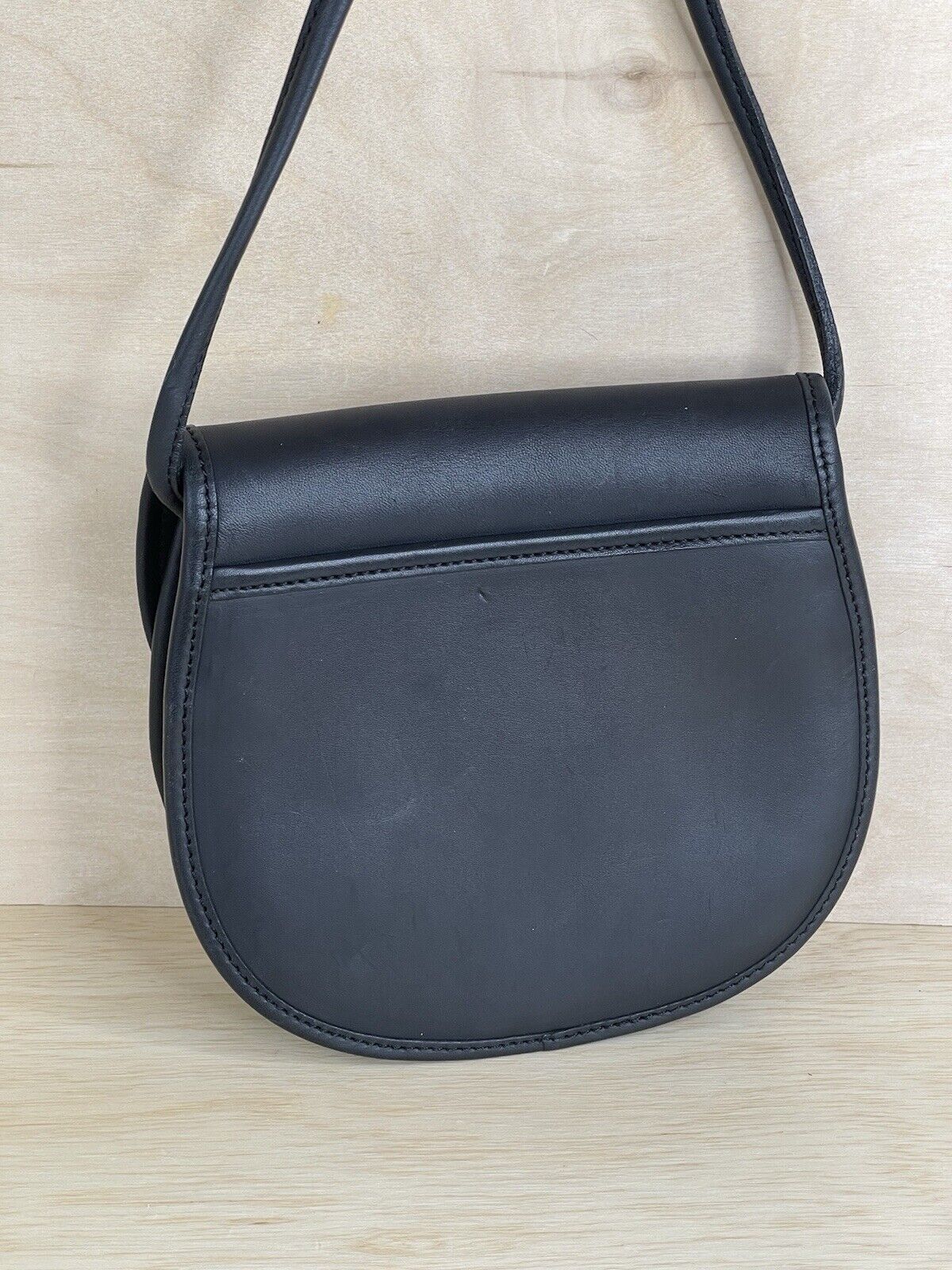 Vintage Coach Crossbody In Black Leather - image 5