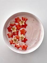 170 kcal | mealspo strawberry yogurt bowl