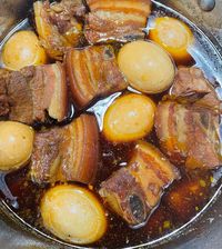 Thit kho tau nuoc dua/ Braised pork belly with eggs