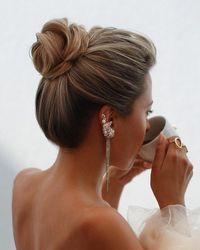 Swept-Back Wedding Hairstyles: 30+ Best Looks & Expert Tips Check more at https://ladyhermosa.com/swept-back-wedding-hairstyles-30-best-looks-expert-tips/