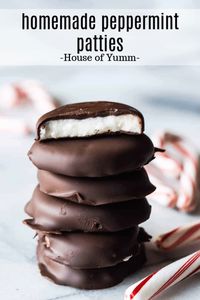 Homemade Peppermint Patties!  Never buy these again!  So easy to make, only a handful of ingredients needed!  Perfectly cool peppermint center encased in decadent dark chocolate.  #peppermint #christmas #candy