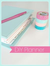 DIY planner -- so cute! Links to printables and her resources, too. Yay!