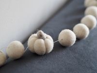 A cute autumn/fall and halloween themed felt pumpkin garland measuring approx 1.2m in length. They consist of 4 rustic looking white felt pumpkins (approx 4cm) and 20 felt balls (approx 2cm). They come in 5 colour choices (Pumpkins are white in all choices): Option 1 - All White. Option 2 - Grey, orange + turquoise & white. Option 3 - Grey, orange + black & white. Option 4 - Grey, orange + purple & green. Option 5 - Grey, orange + green & black. With loops to make hanging easy, e