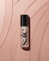 Welcome to the glowiest, lightest weight luminizer. Wear it alone. Or under (or mixed with) foundation or tinted SPF as a primer. OR over any look for a super glowy finish. Feels like nothing. Looks like everything.